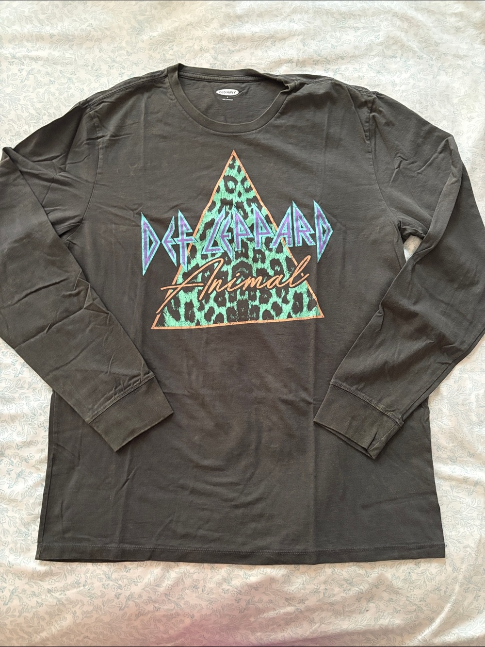 Old Navy Black Long-Sleeve Def Leppard Animal Graphic Tee